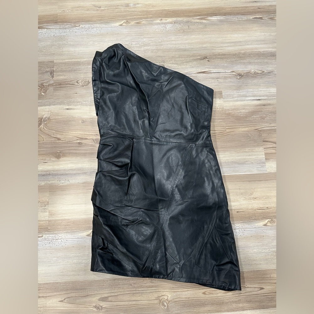 VGUC Lamarque women’s M leather one shoulder black dress